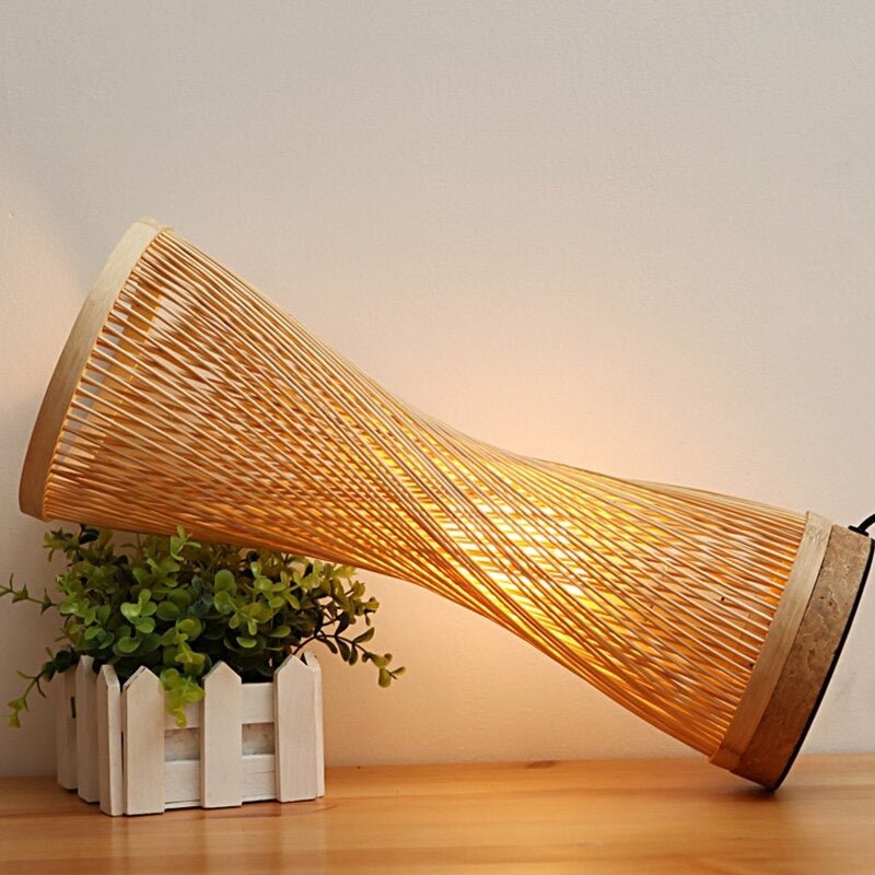 Gestrickte Bambus-Tischlampe