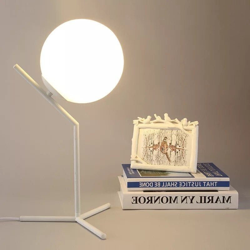 Design-Glasball Tischlampe