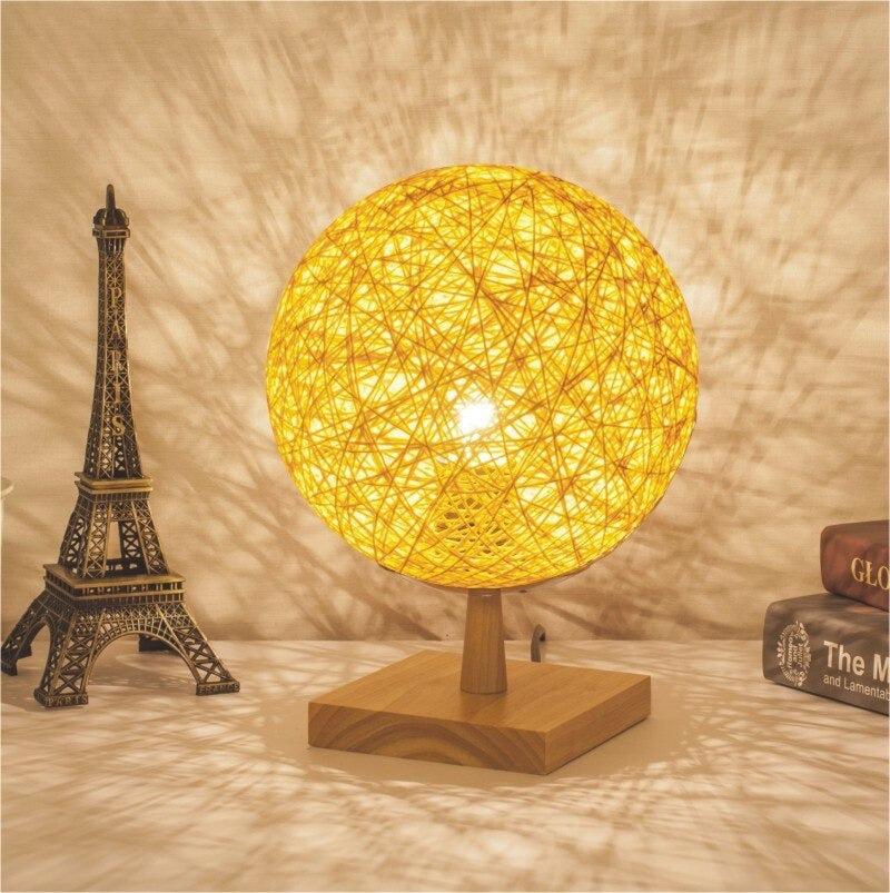 Rattan Tischlampe mit Holzfuß