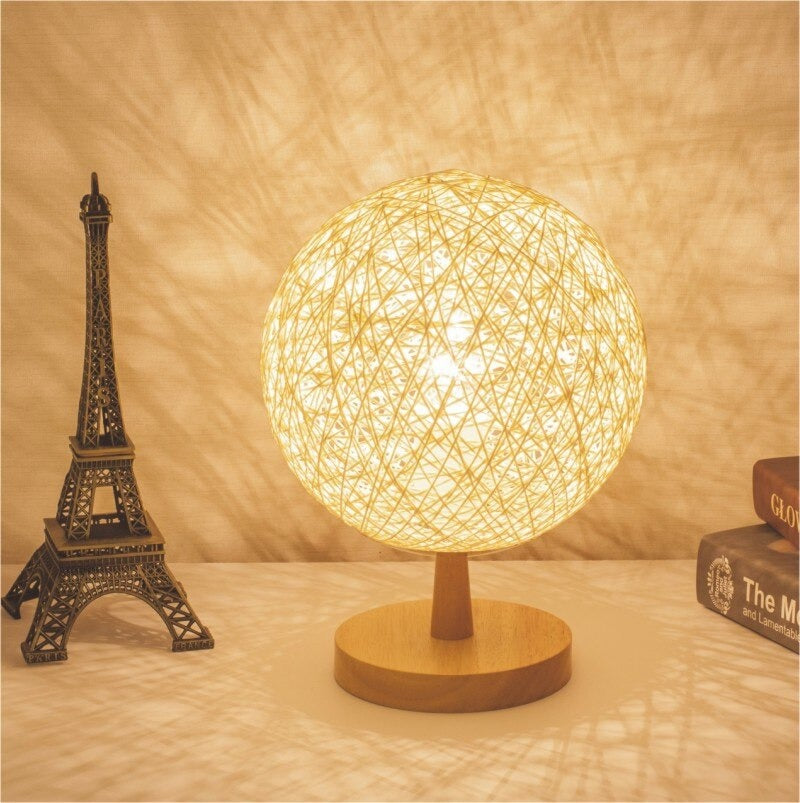 Rattan Tischlampe mit Holzfuß