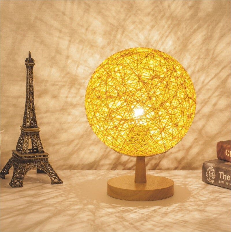 Rattan Tischlampe mit Holzfuß